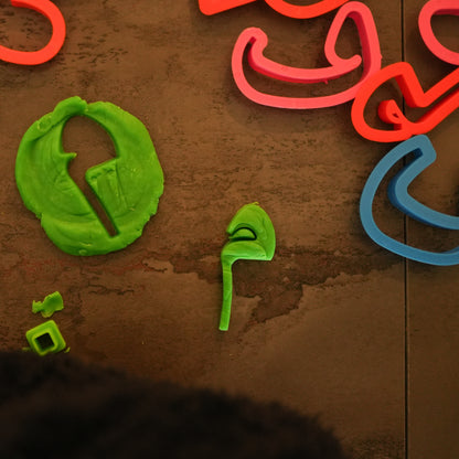 Emportes-Pièces des Lettres Arabes : Un Jeu Éducatif Ludique pour Apprendre l'Alphabet Arabe