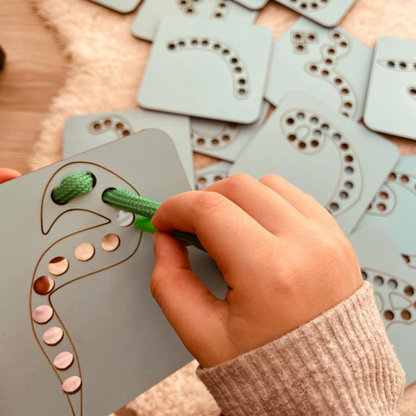 Lettres arabes à lacer – Un Jeu éducatif pour développer l'apprentissage des lettres en jouant